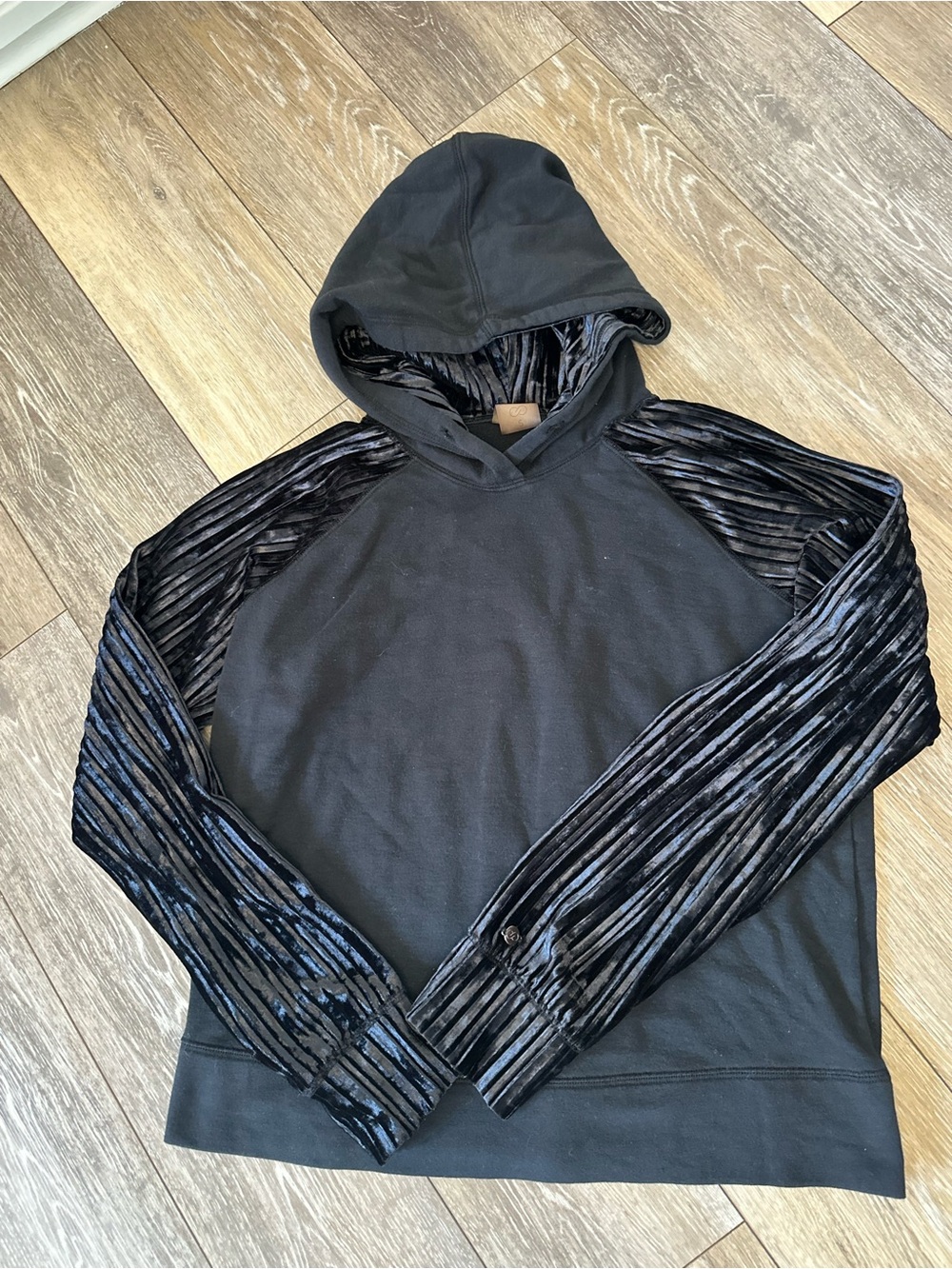 CALIA by Carrie Underwood Effortless Velvet hoodie with ribbed velvet Sleeves
